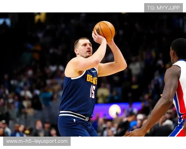 约基奇轰26+9+9,掘金大胜勇士!末节轻松喝饮料享受胜利,约基奇砍下27分11助 掘金5人得分上双