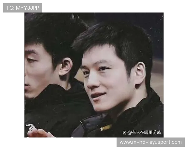 赛场焦点樊振东,赢球后被对手教练追着合影,赛后合影成赛场温馨瞬间